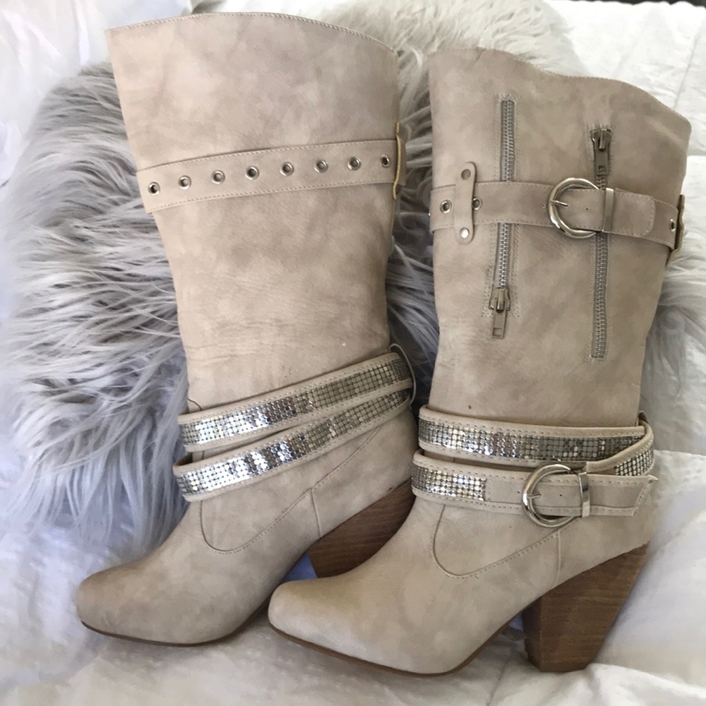 Buckle boots